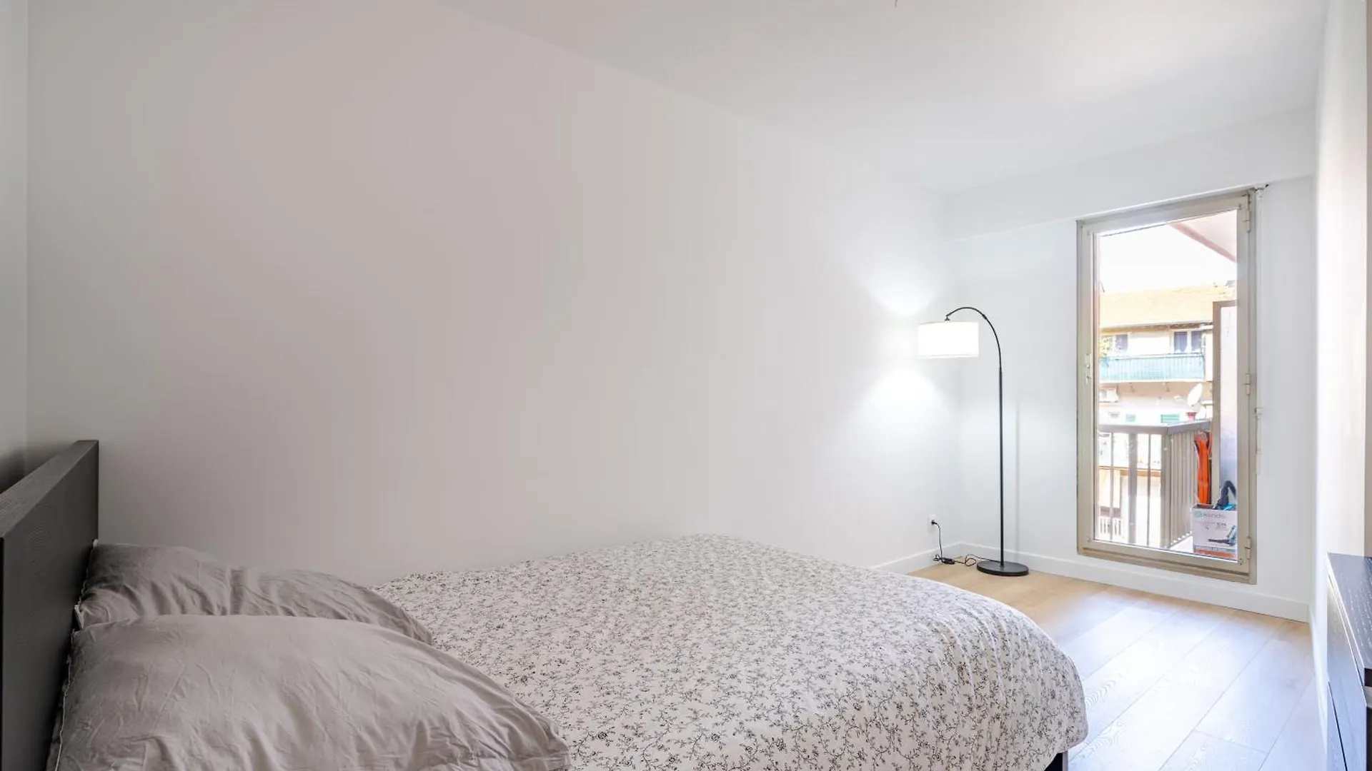 Near Old Town And Apartment Fully Renovated Niza