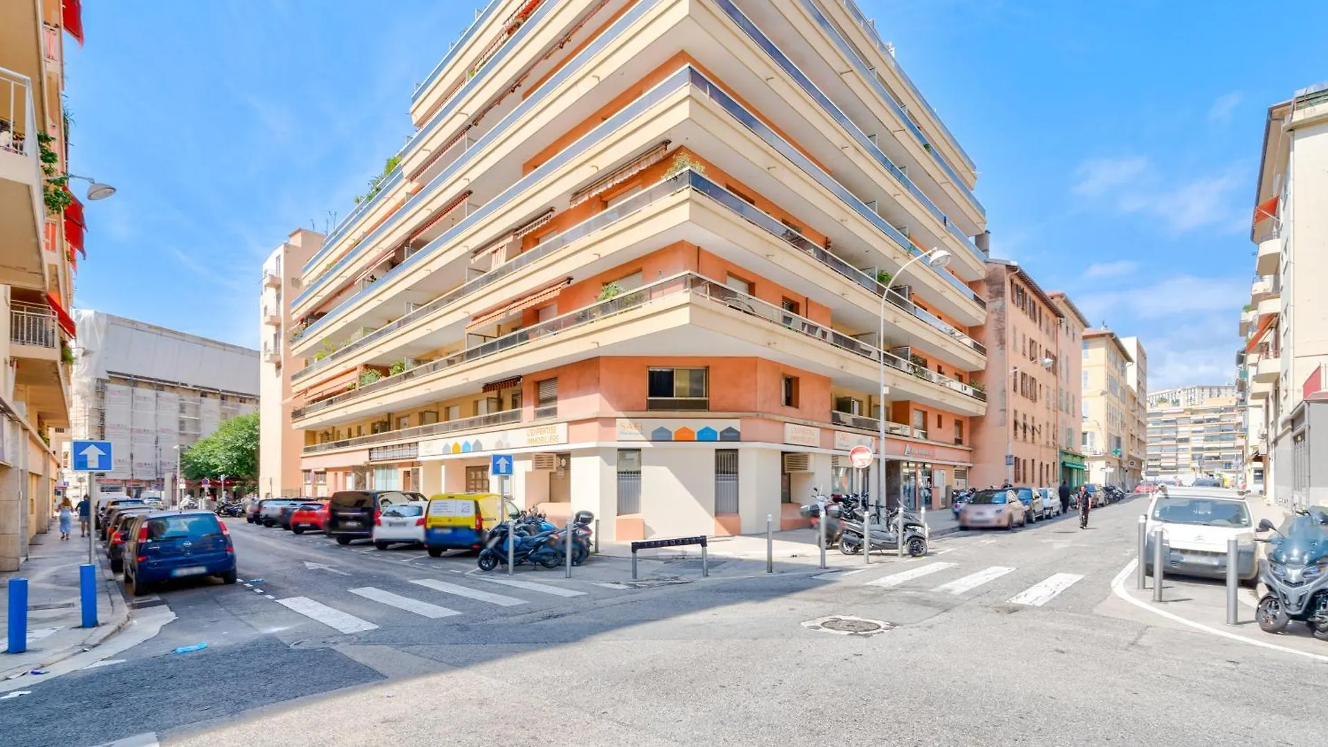 Near Old Town And Apartment Fully Renovated Niza Francia